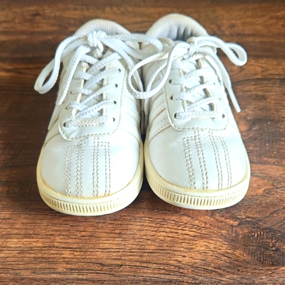 Children White Low-Top Sneakers with Textured Fabric and Classic Design